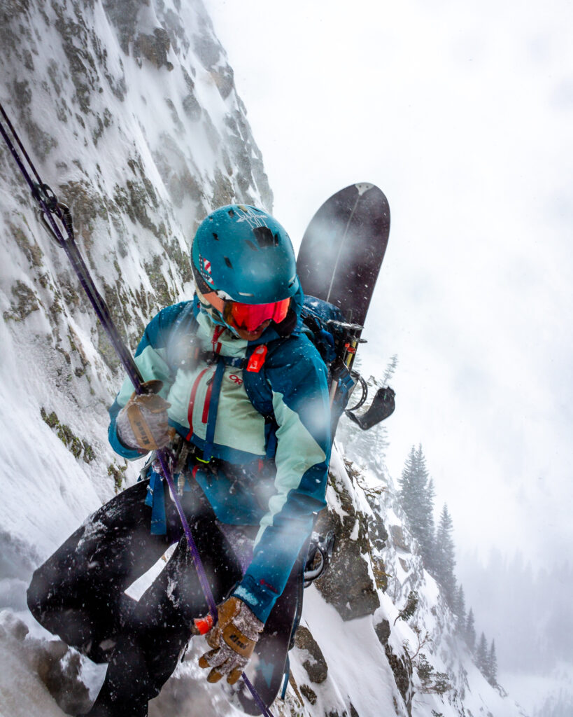 Dani Reyes-Acosta 2 Rappel GTNP - Photo Iain Kuo @mtniain